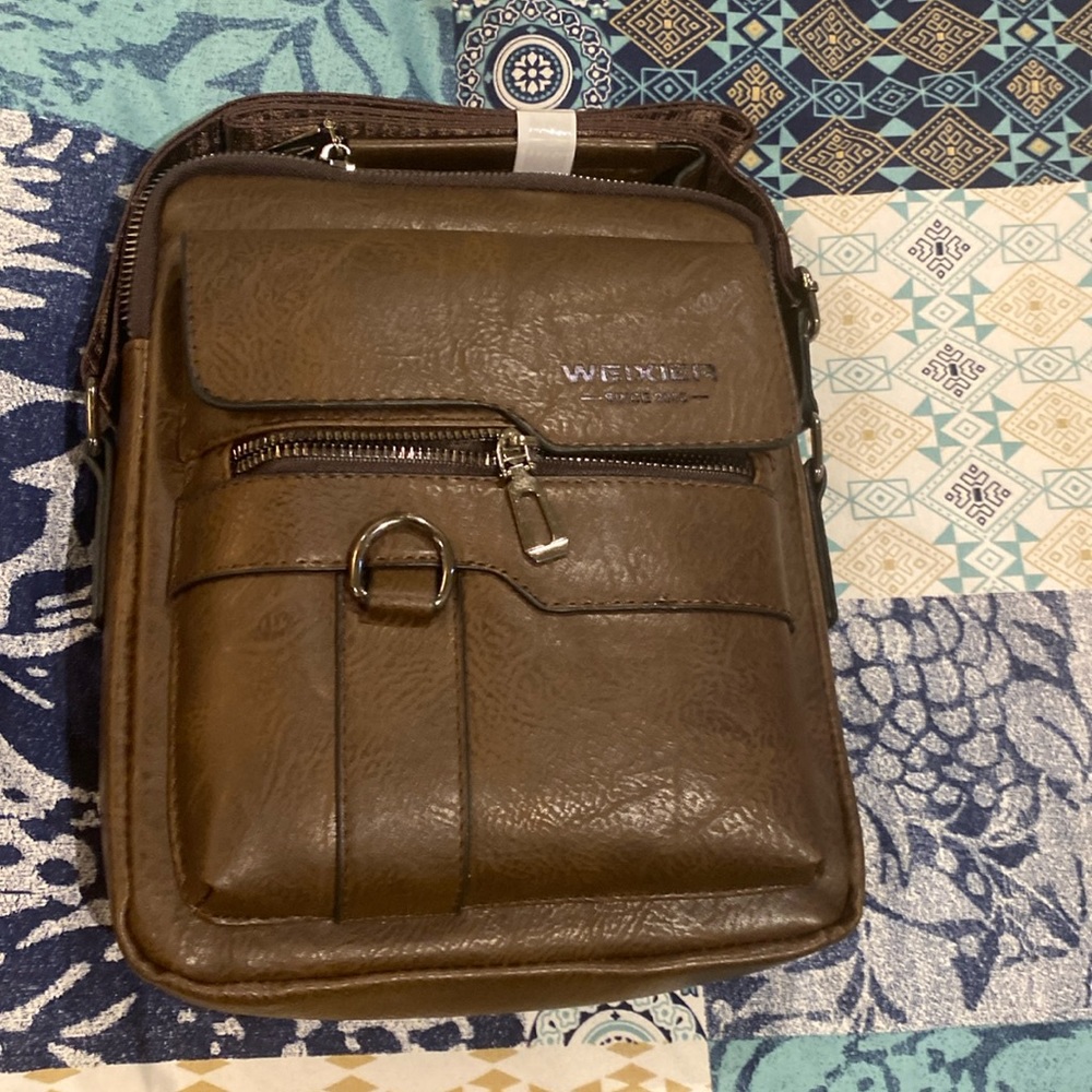 Weixier faux leather purse Brand new!!